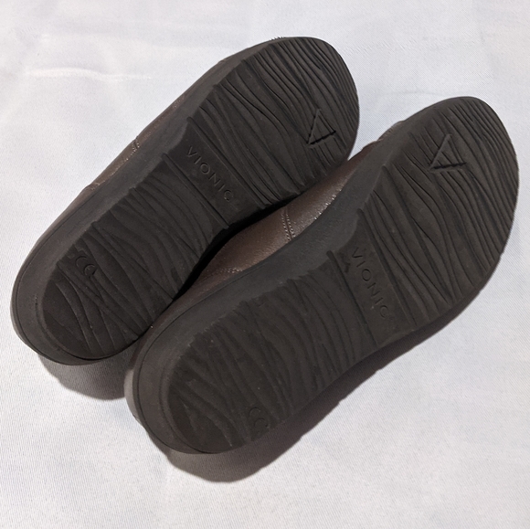 Vionic Gunmetal Silver Metallic Sneakers - Picture 4 of 5